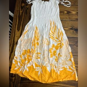 Hawaiian dress or swimsuit coverup